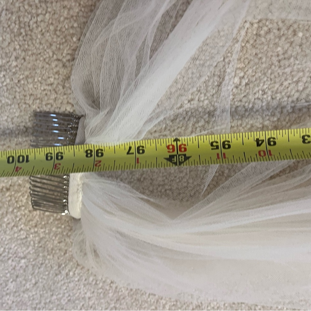 TONI FEDERICI White Lace Bridal Veil - Picture 11 of 11